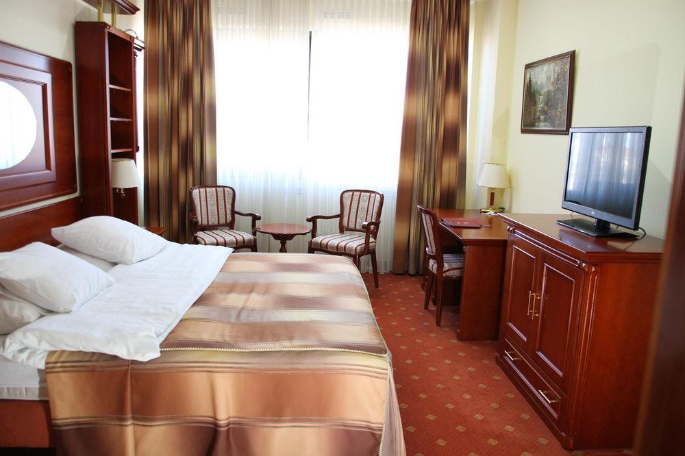 סובוטיקה Hotel Galleria מראה חיצוני תמונה