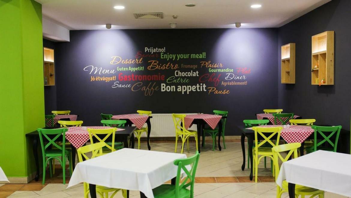 סובוטיקה Hotel Galleria מראה חיצוני תמונה
