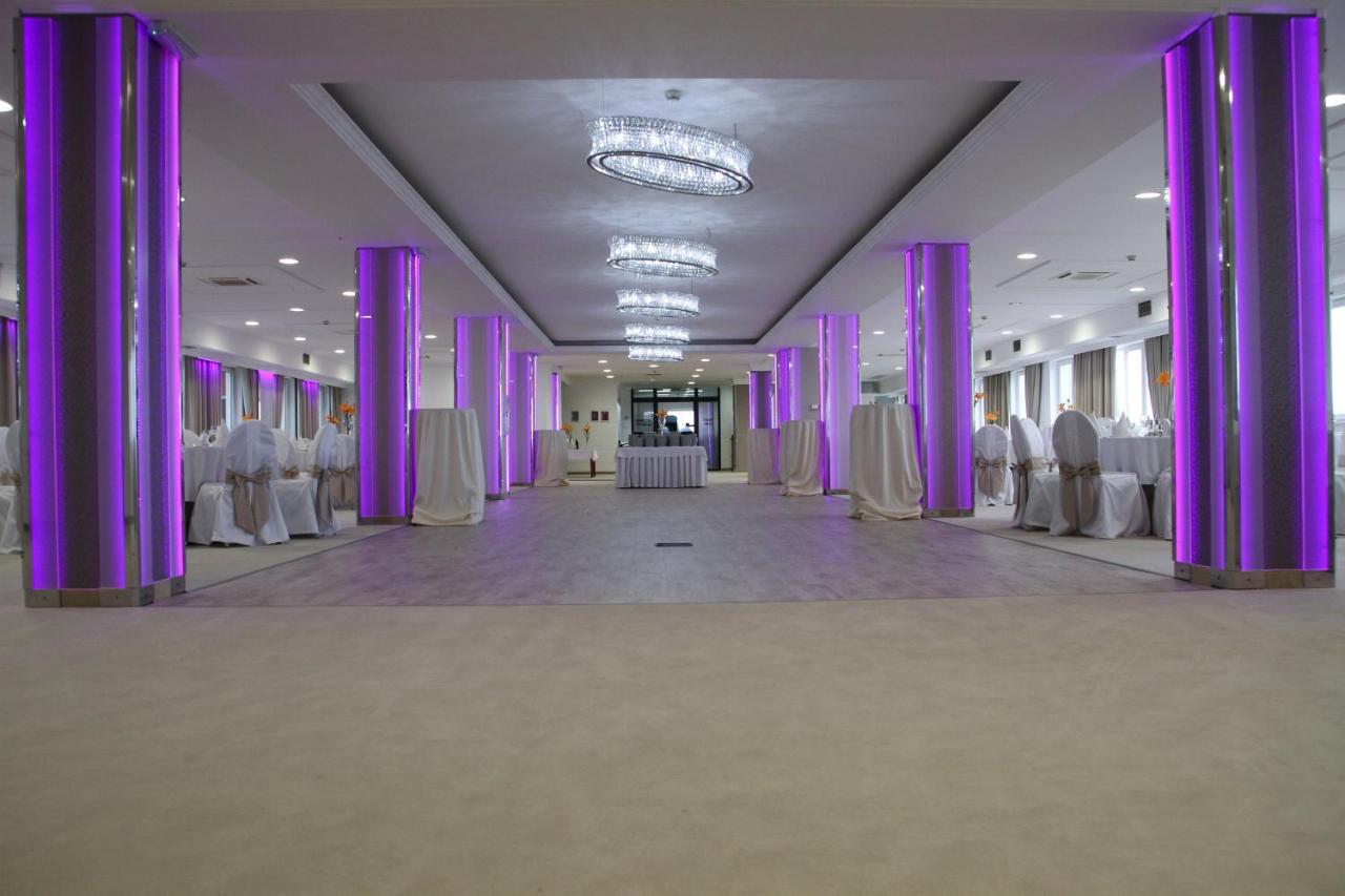 סובוטיקה Hotel Galleria מראה חיצוני תמונה