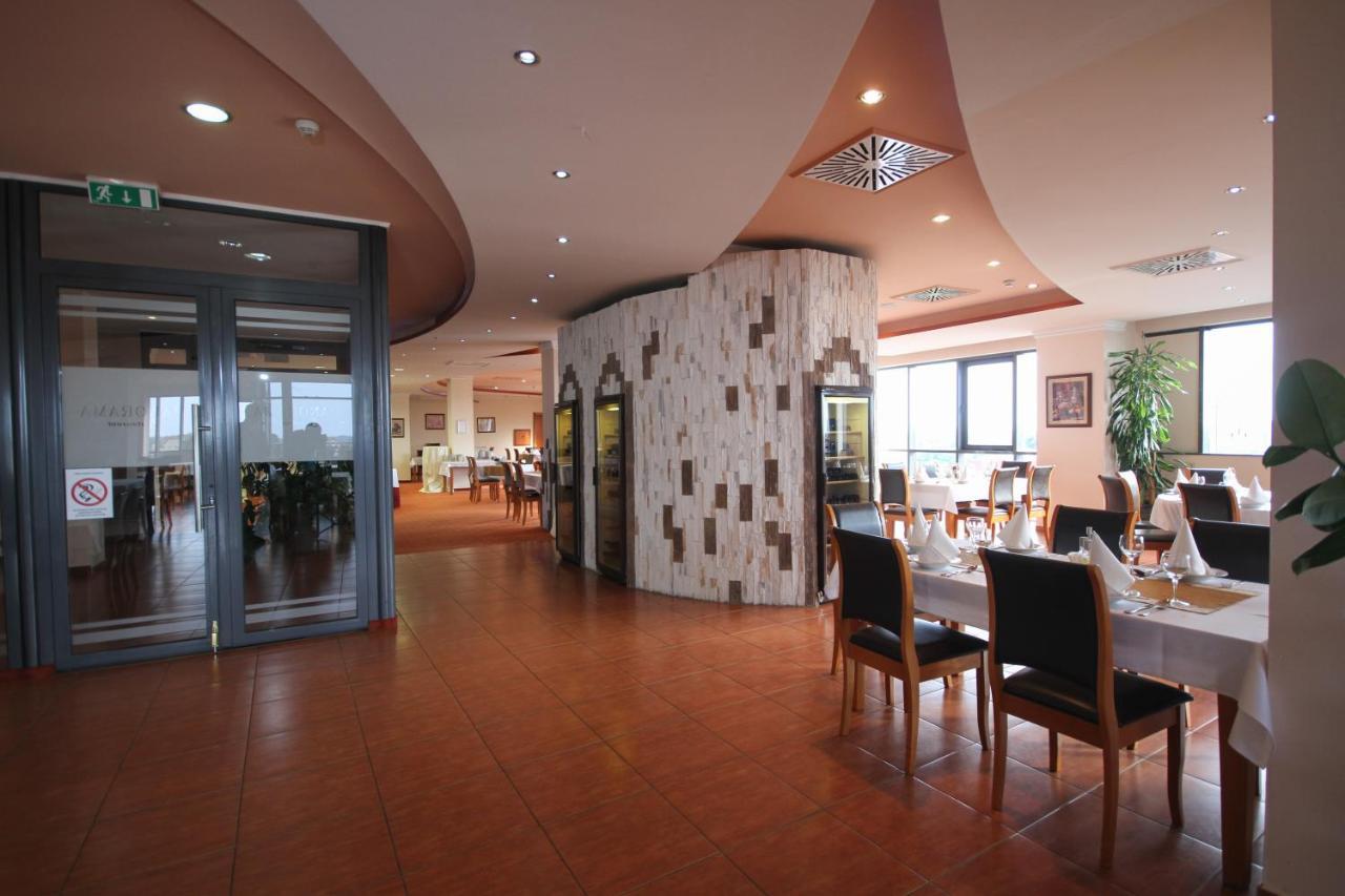סובוטיקה Hotel Galleria מראה חיצוני תמונה