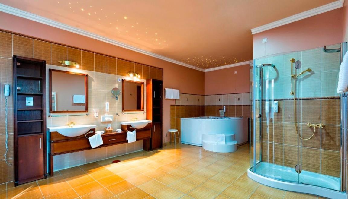 סובוטיקה Hotel Galleria מראה חיצוני תמונה